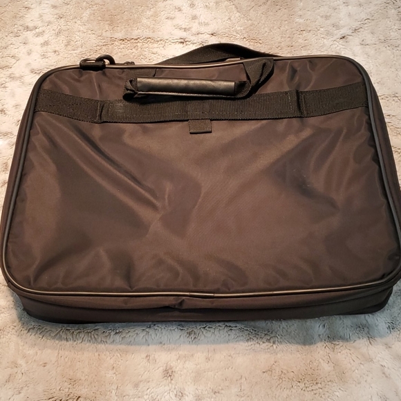 Targus Black Laptop Chromebook Double Case w Pockets and Shoulder Strap - Picture 6 of 6